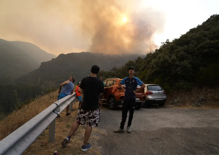 FUEGO EN PARADIÑA