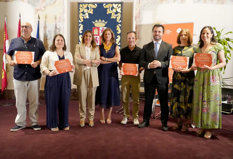 ENTREGA DE PREMIO DEL PRIMER CERTAMEN ENSEÑAMOS A LEER