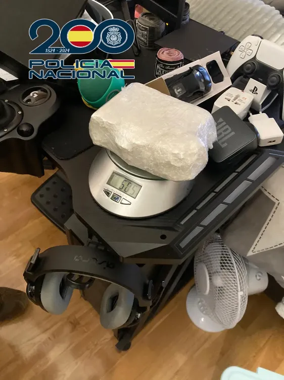 BASCULA Y DROGO INTERVENIDA