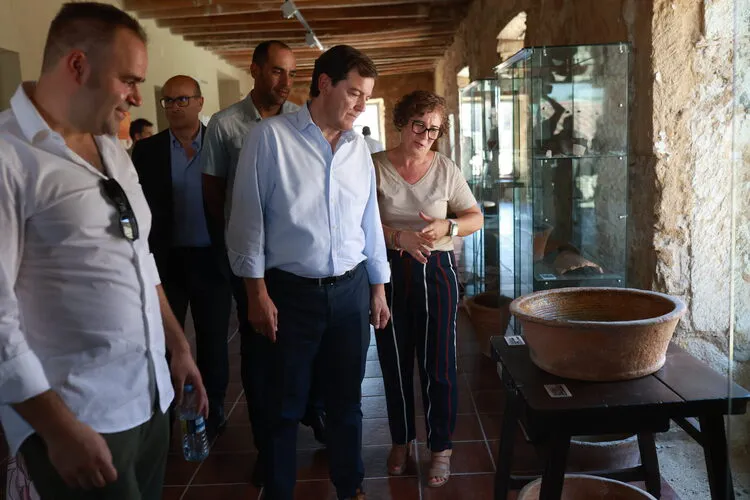 MAÑUECO VISITA EL MUSEO DEL BARRO