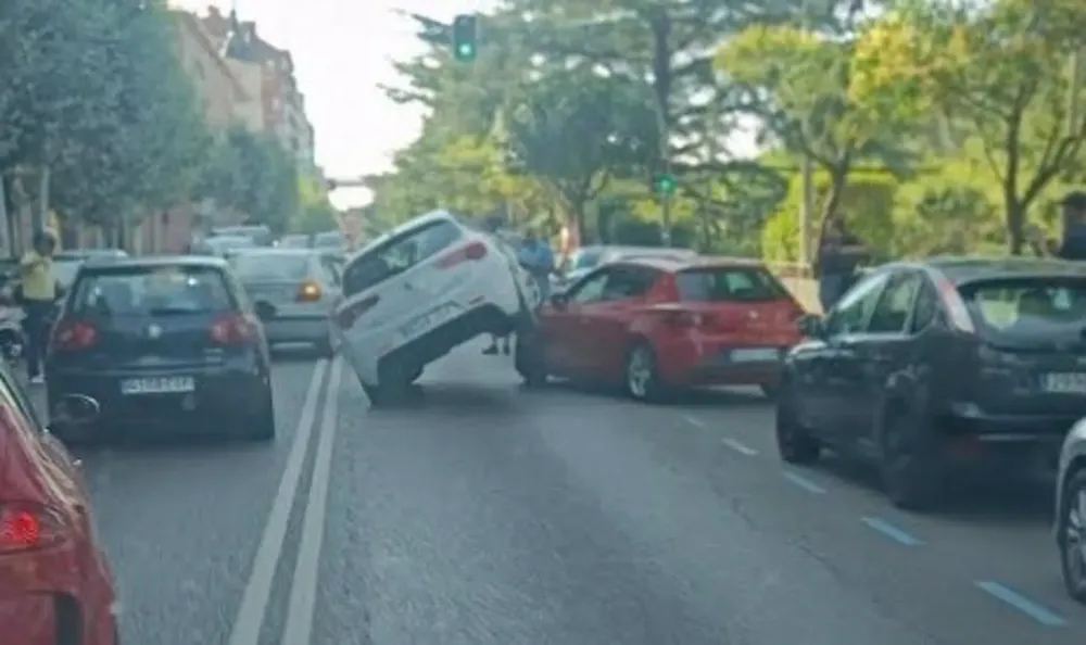 Vista del accidente desde el interior de uno de los vehículos que circulaban por la zona - EUROPA PRESS