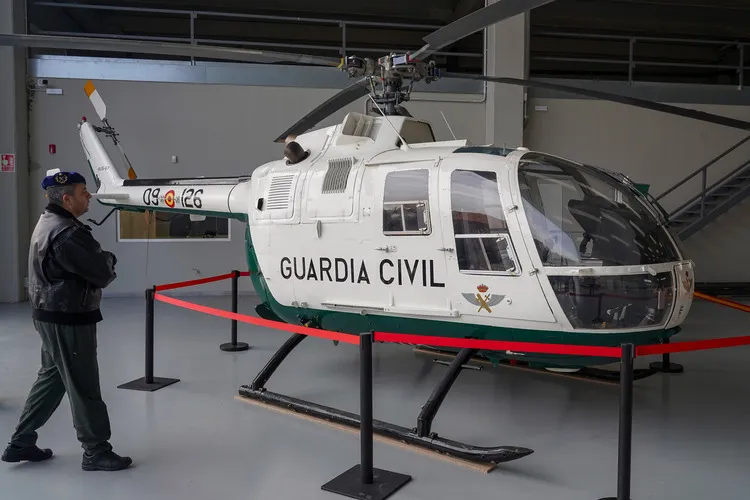 LA GUARDIA CIVIL CEDE UN HELICOPTERO A LA ULE