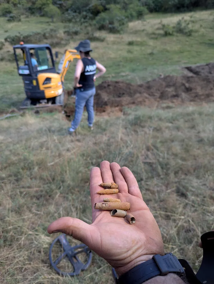 CASQUILLOS DE BALA ENCONTRADOS EN LA FOSA DE POLADURA DE LA TERCIA