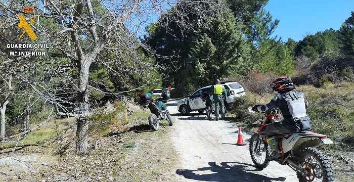 GUARDIA CIVIL INTERCEPTA MOTOS EN LOS MONTES