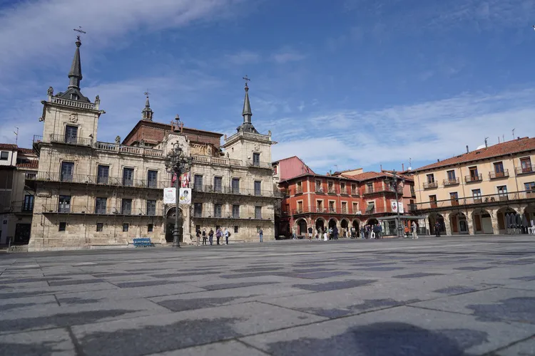 PLAZA MAYOR DE LEON