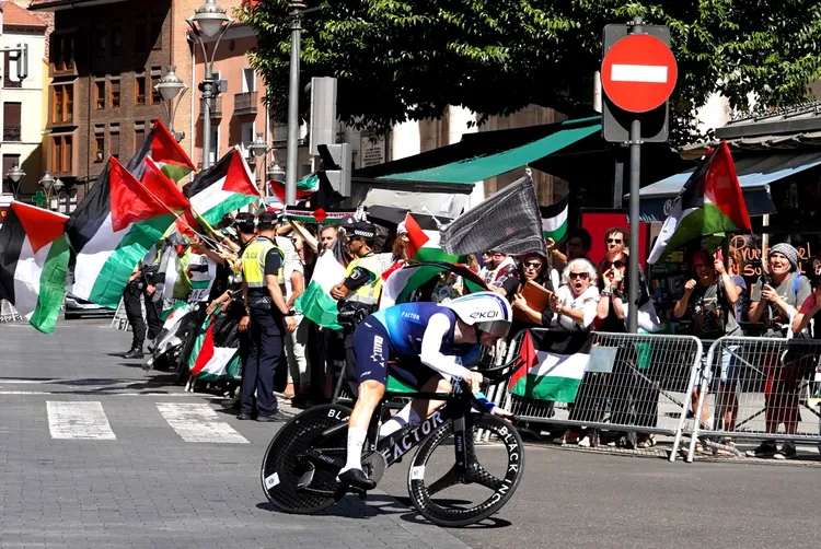 CICLISTA DEL ISRAEL PREMIERE TECH DURANTE LA CONTRA RELOJ DE VALLADOLID