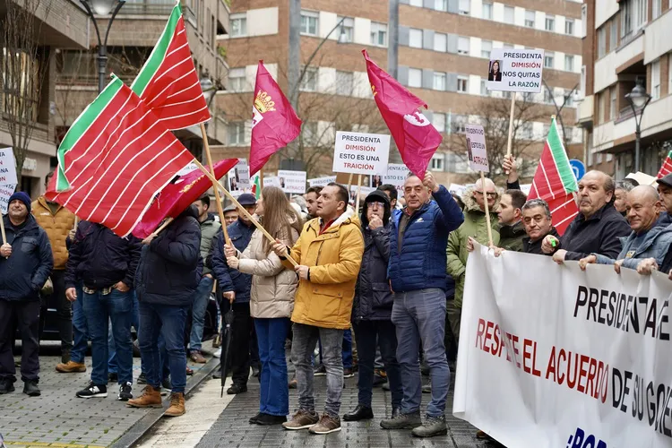 LOS REGANTES DEL PARAMO BAJO MOVILIZADOS