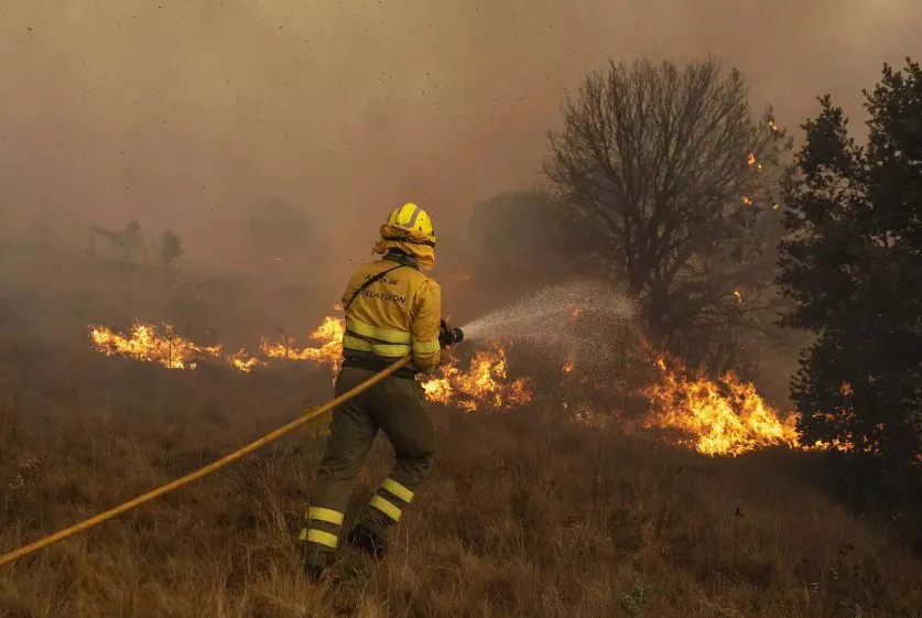 INCENDIO EN LA SIERRA DE LA CULEBRA 18 DE JULIO 2022
