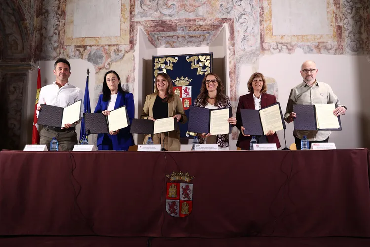 FIRMA DEL ACUERDO DE LA JUNTA CON LAS ORGANIZACIONES SINDICALES DEL PERSONAL DOCENTE DE CENTROS PUBLICOS