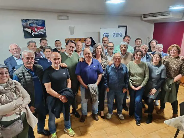 REUNION DE SUAREZ QUIÑONES CON ALCALDES DEL PP DEL PARTIDO JUDICIAL DE SAHAGUN
