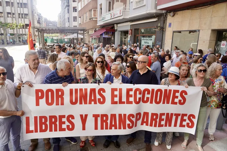 LOS MEDICOS DE LEON EXIGEN UNAS ELECCIONES LIMPIAS Y TRANSPARENTES EN EL COLEGIO DE LEON