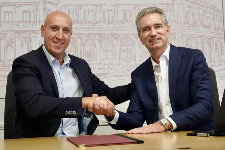 FIRMA DEL CONVENIO ENTRE EL AYUNTAMIENTO DE LEON Y HP