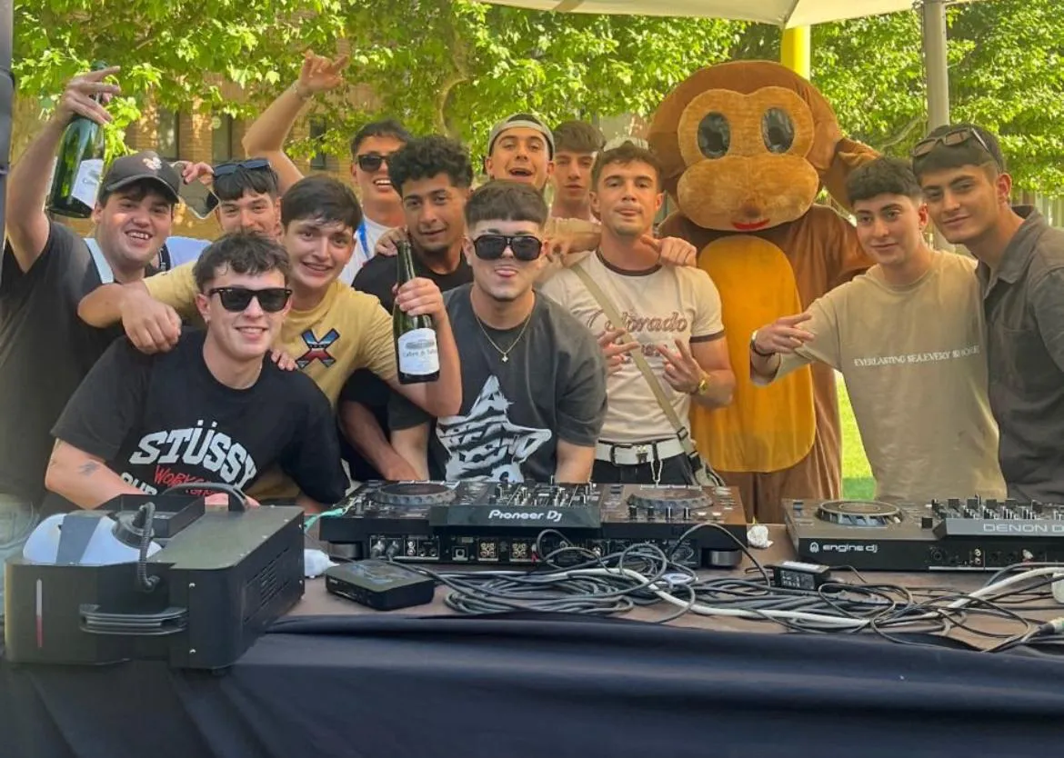 FIN DE FIESTA EN EL LOCAL HEROES