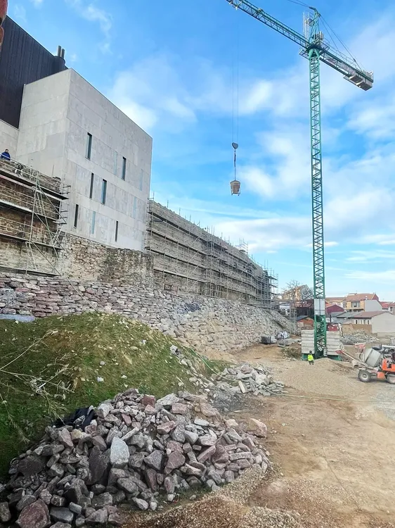 9CB0A6EF-F22E-4D90-8B2E-CC053D8960B2