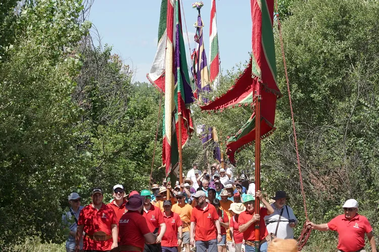 II CONCENTRACION DE PENDONES DE OTERUELO DE LA VALDUERNA