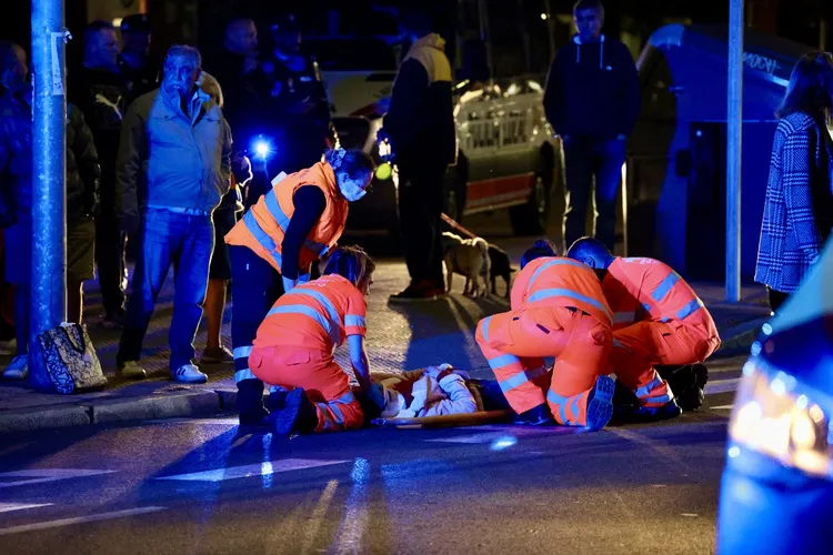 MUJER HERIDA EN PATINETE TRAS SUFRIR UN ATROPELLO EN LA AVENIDA NOCEDO