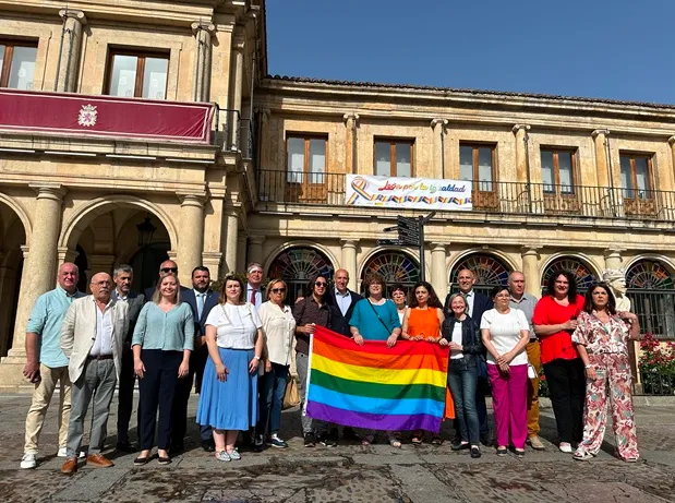 PANCARTA LGTBI AYTO LEON