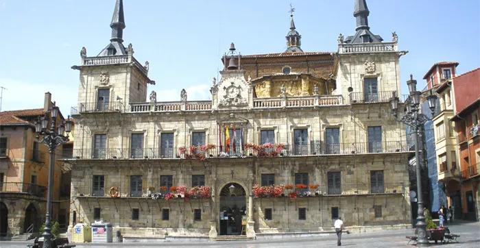 EDIFICIO CONSISTORIAL PLAZA MAYOR