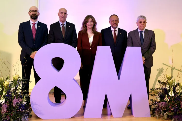 8M