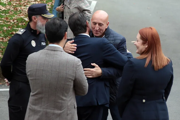 QUIÑONES Y DIEZ ABRAZADOS