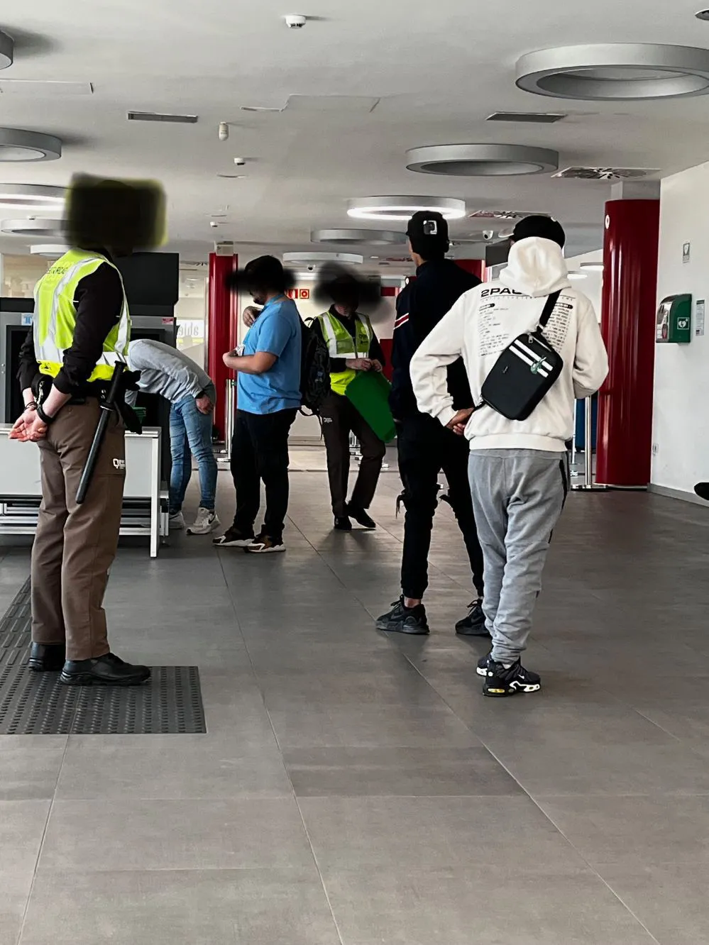 DETENCION EN LA ESTACION DE ADIF EN LEON