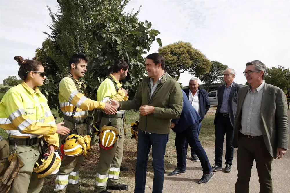 El Consejero Suárez-Quiñones, Conversa Con Los Efectivos Del Puesto Contra Incendios De Villaralbo, En Zamora. - JCYL