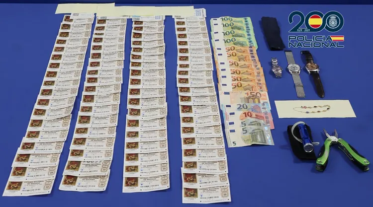 OBJETOS DECOMISADOS AL DETENIDO