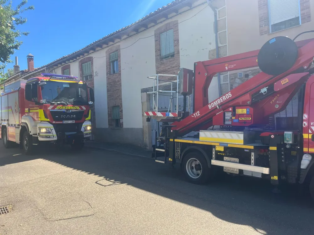 BOMBEROS EN VEGAQUEMADA