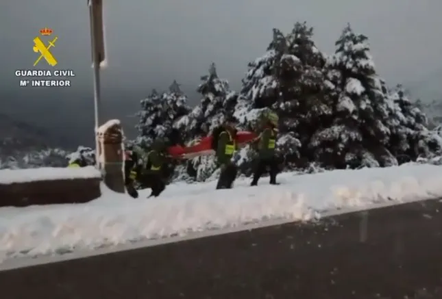 RESCATE DEL CONDUCTOR DE LA QUITANIEVES FALLECIDO