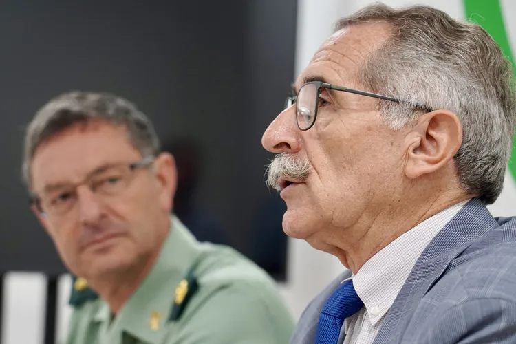 FIRMA DE UN PROTOCOLO DE COLABORACION ENTRE LA GUARDIA CIVIL Y LA ASOCIACION CONTRA EL CANCER DE LEON