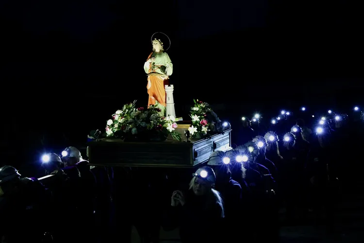 PROCESION NOCTURNA EN LA ROBLA
