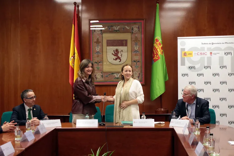 FIRMA DEL CONVENIO ENTRE LA ULE Y EL CONSEJO SUPERIOR DE INVESTIGACIONES CIENTIFICAS