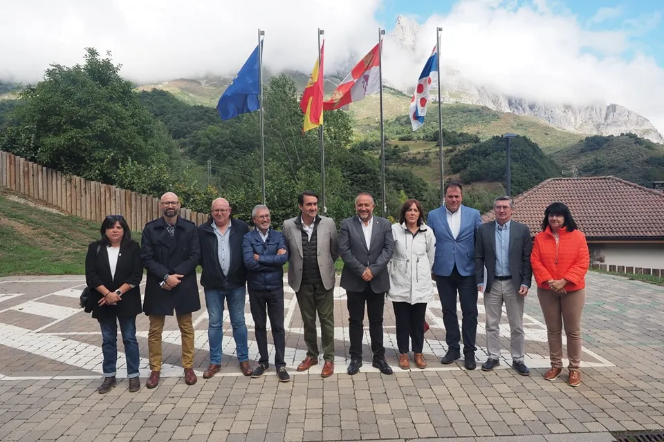 VISITA INSTITUCIONAL AL CENTRO DE VISITANTES DEL PARQUE NACIONAL DE PICOS DE EUROPA EN POSADA DE VALDEON