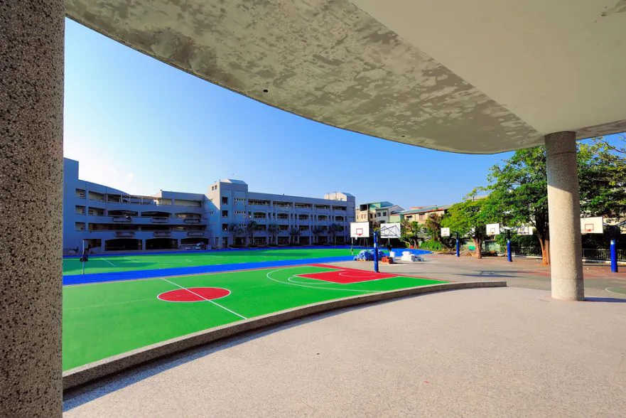 PATIOS DE COLEGIO
