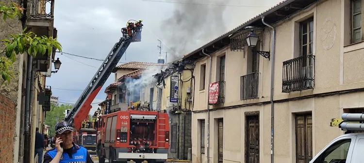 VIVIENDA INCENDIADA EN MANSILLA LAS MULAS