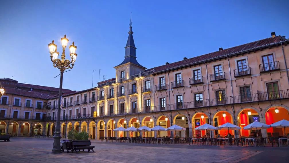 PLAZA MAYOR DE LEON
