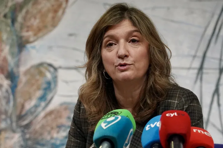 NURIA GONZALEZ, RECTORA DE LA ULE