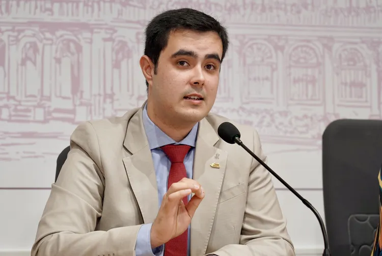 CARLOS JULIAN FERNANDEZ