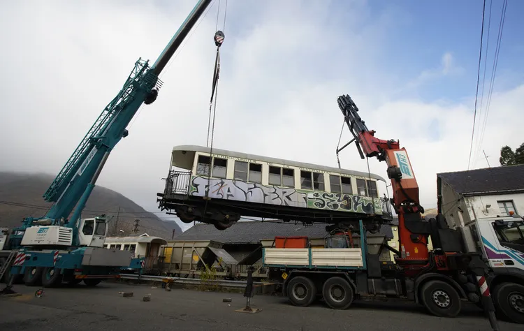 RECEPCION DE LOS COCHES DE PASAJEROS DEL TREN TURISTICO DEL PONFEBLINO