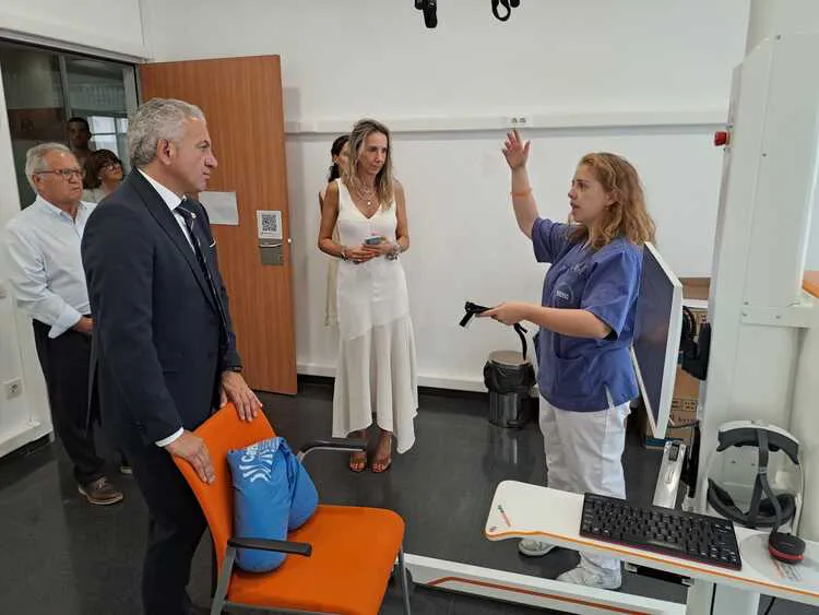 NICANOR SEN VISITA EL CRE EN SAN ANDRES DEL RABANEDO