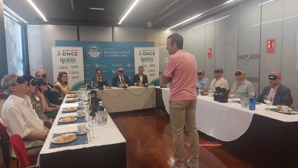 La ONCE y el CES realizan un 'Desayuno a Ciegas' para presentar su 'Informe Valor Compartido 2023'. - Ep