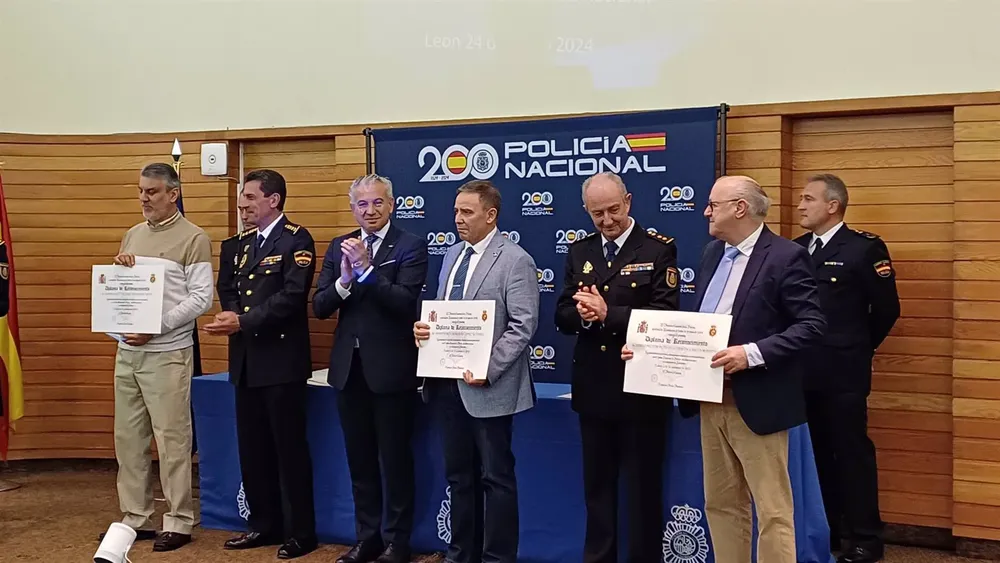 HOMENAJE POLICIA NACIONAL