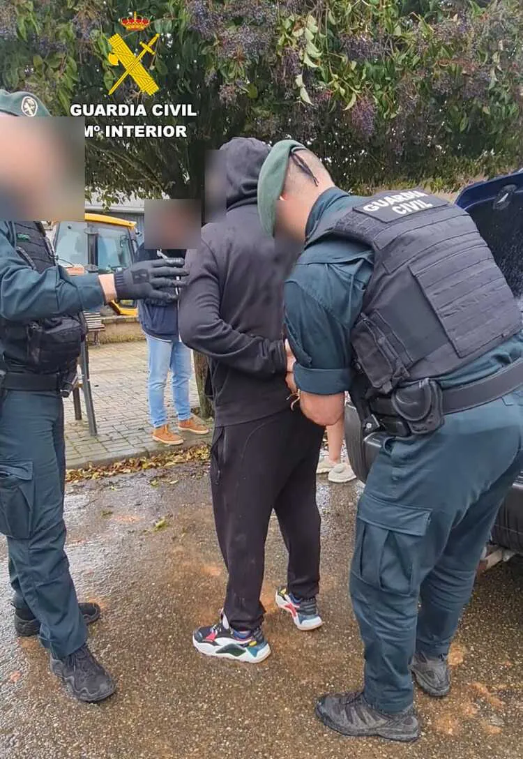 DETENCION EN VALSAMANA-CUADROS DE UN HOMBRE DE 50 AÑOS