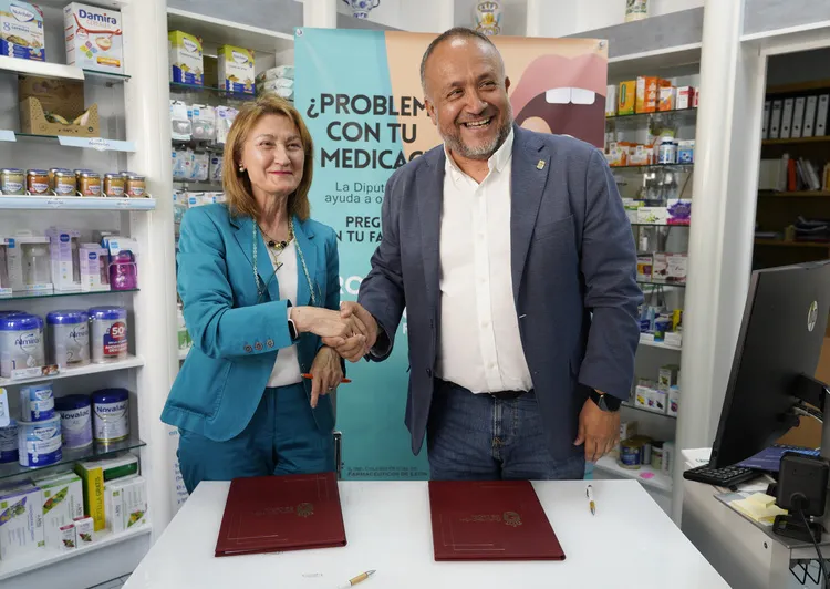 FIRMA DE LA RENOVACION DEL CONVENIO DE LA DIPUTACION CON EL COLEGIO DE FARMACEUTICOS