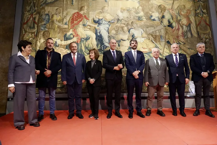 ERNEST URTASUN PRESENTA LAS OBRAS DEL TEATRO EMPERADOR