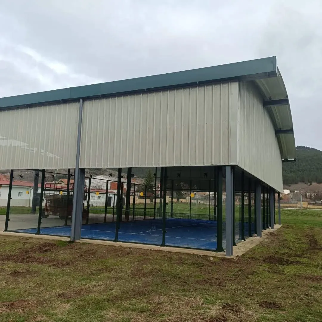 CIERRE PERIMETRAL PISTA DE PADEL DE CISTIERNA