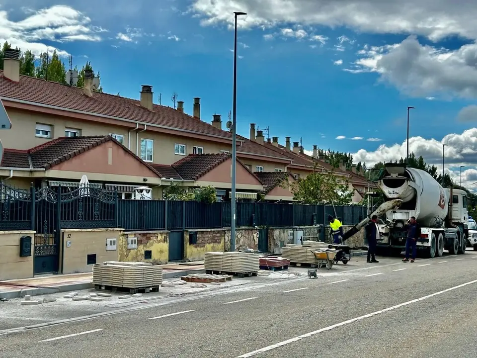 PASEO DEL BERNESGA EN LLANOS DE ALBA