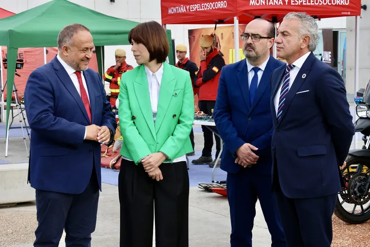 COUREL CON LA MINISTRA DE CIENCIA, EL ALCALDE DE PONFERRADA Y EL DELEGADO DEL GOBIERNO