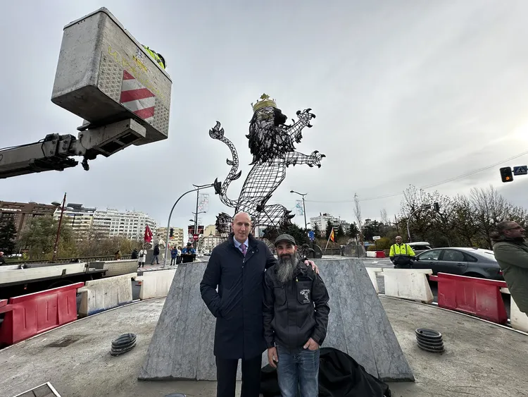 FERNANDO ORTIZ CON EL ALCALDE DE LEON