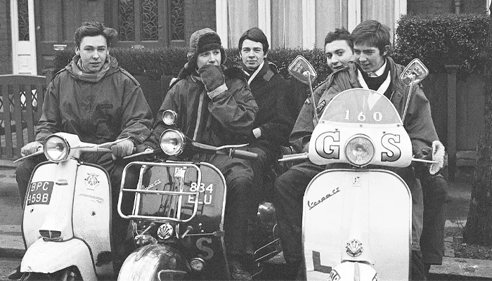 WE ARE THE MOODS - UNIVERSO RETRO